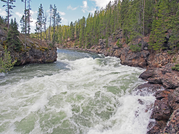 YELLOWSTONE PARK